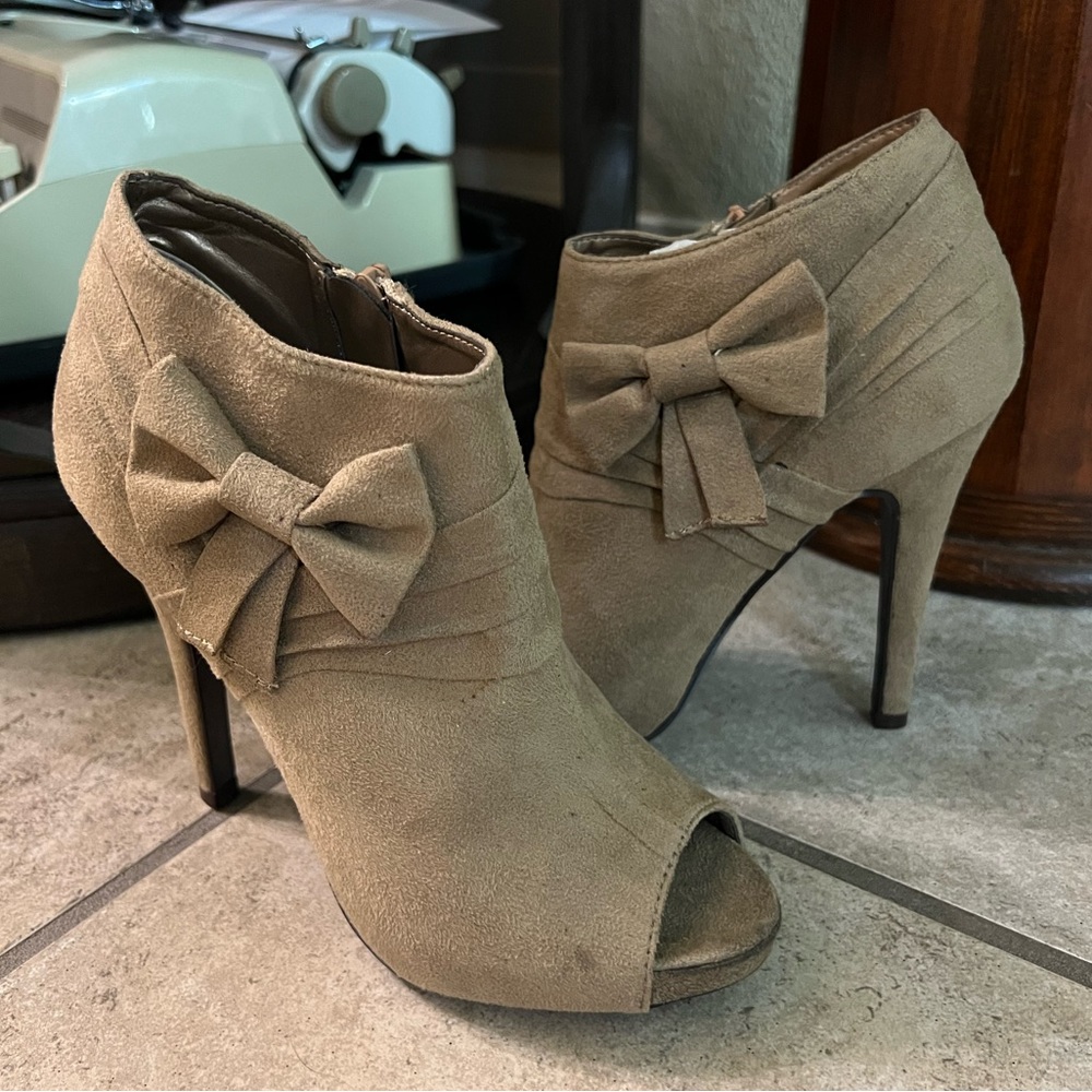 Heart in D Heel Boots